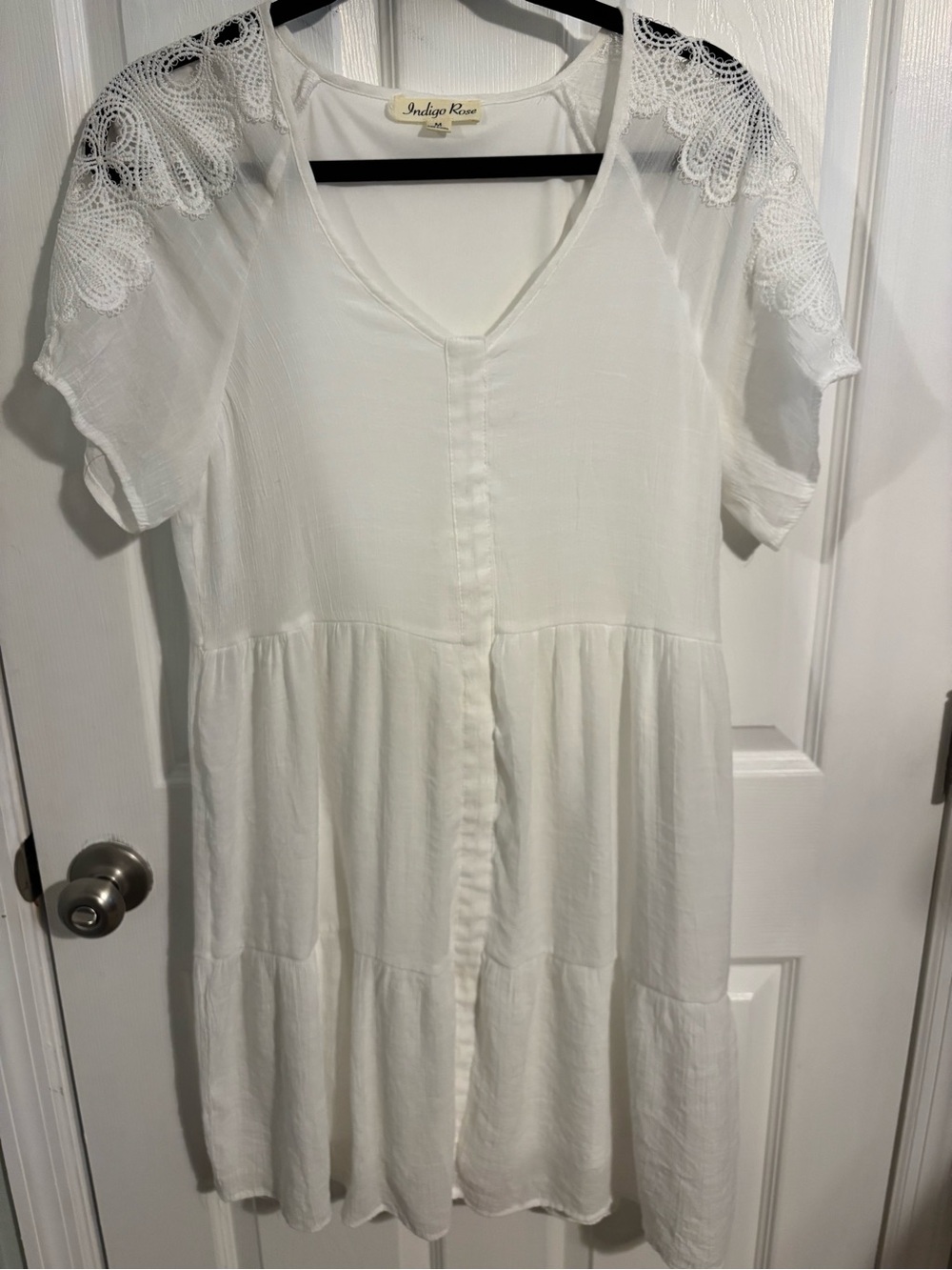 😍Indigo Rose White Lace-Shoulder Tiered Dress Size Medium